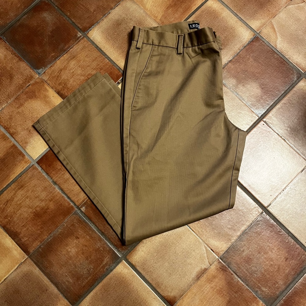 Izod 34x20 Slim Fit, Flat Front Pant. Good used condition.